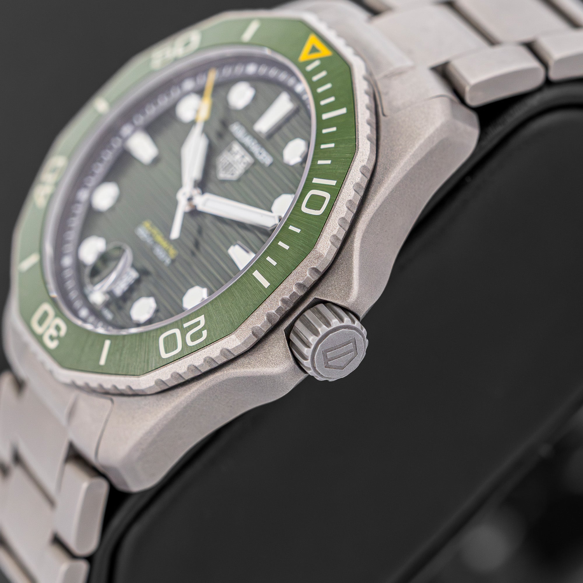 TAG Heuer Aquaracer 43 - WBP208B.BF0631 Calibre 5 Green Dial Titanium Strap – voilà.id